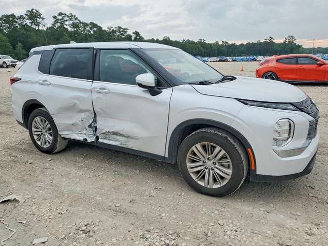 MITSUBISHI OUTLANDER ES 2023 3 FILAS - Imagen 5