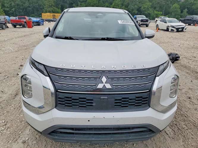 MITSUBISHI OUTLANDER ES 2023 3 FILAS - Imagen 4