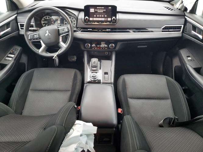 MITSUBISHI OUTLANDER ES 2023 3 FILAS - Imagen 9