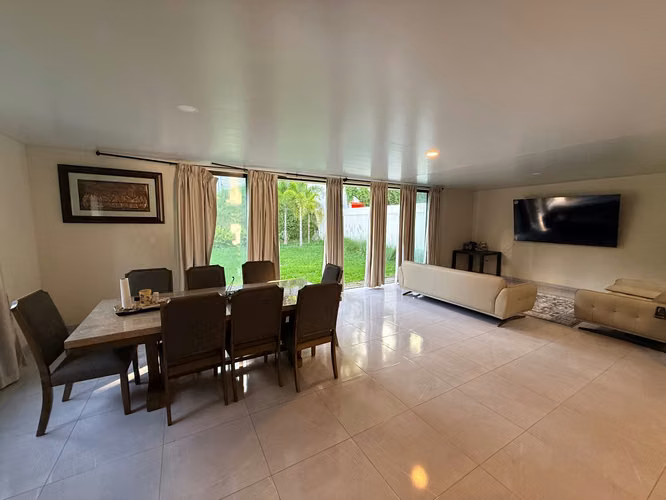  SE ALQUILA CASA ESCALON MODERNA COMO NUEVA, TOTALMENTE AMUEBLADA, 3 HABITACIONES CADA UNA CON BAÑO Y ESTUDIO CON BAÑO - Imagen 6