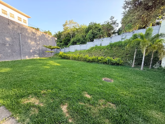  SE ALQUILA CASA ESCALON MODERNA COMO NUEVA, TOTALMENTE AMUEBLADA, 3 HABITACIONES CADA UNA CON BAÑO Y ESTUDIO CON BAÑO - Imagen 4