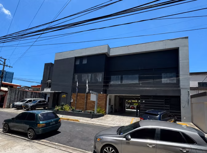 Edificio corporativo de 1500 m² en alquiler en la mejor zona de San Benito, San Salvador, con 30 estacionamientos y - Imagen 10