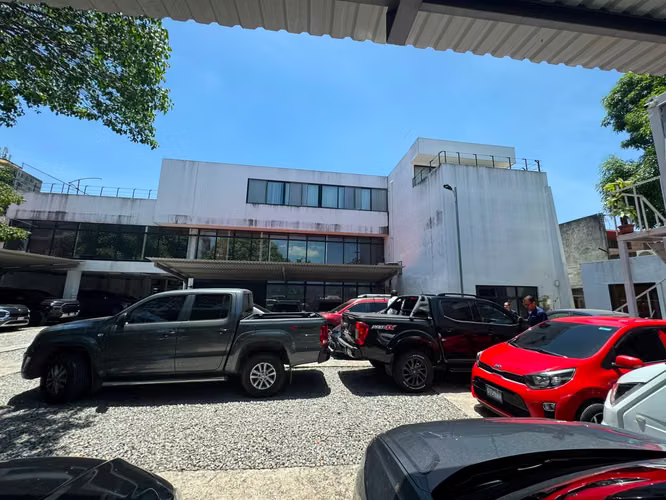 Edificio corporativo de 1500 m² en alquiler en la mejor zona de San Benito, San Salvador, con 30 estacionamientos y - Imagen 8