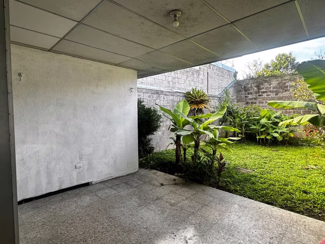 CASA de UN NIVEL en JARDINES DE MERLIOT (Zona Privada)