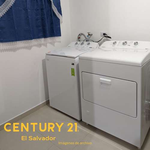 Se alquila apartamento de 3 dormitorios y en último nivel, en Colonia San Francisco, San Salvador
