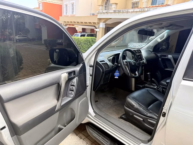 TOYOTA LAND CRUISER PRADO TX 2011 — 4x4