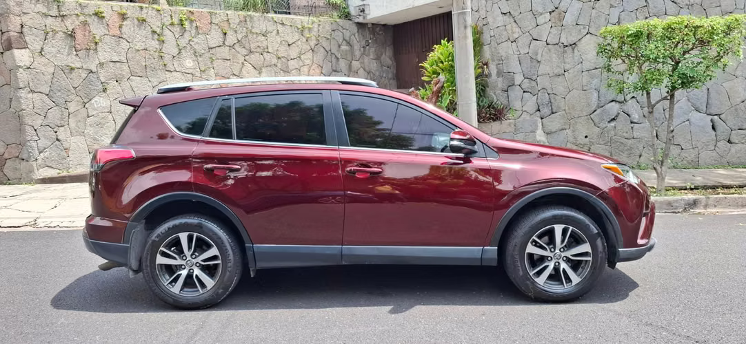 TOYOTA RAV4 DE AGENCIA EXCEL AUTOMOTRIZ TRASMISIÓN STANDARD MOTOR 2.0 SÚPER ECONÓMICO