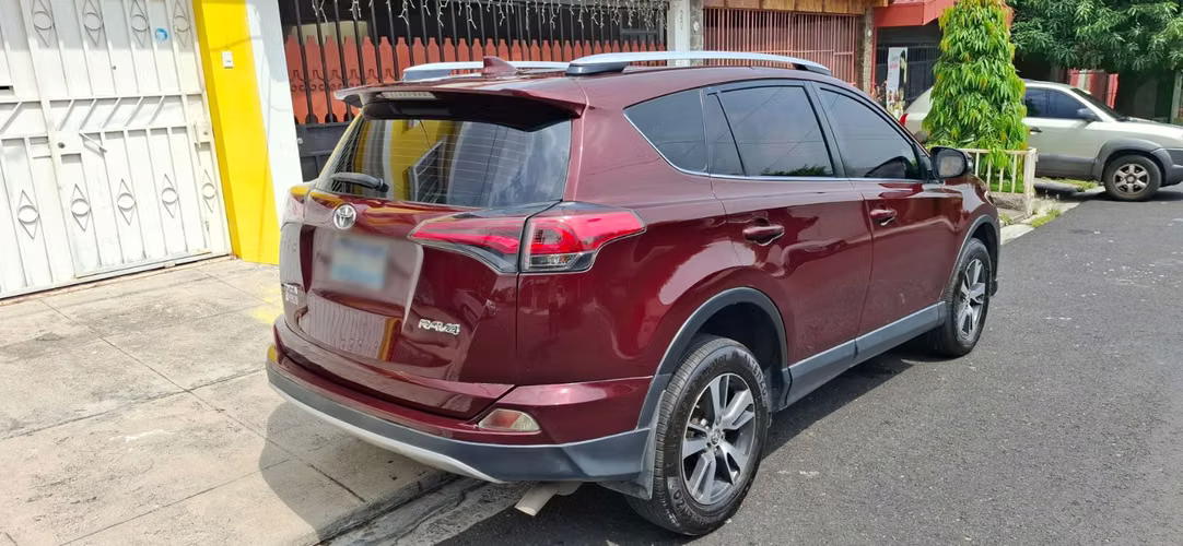 TOYOTA RAV4 DE AGENCIA EXCEL AUTOMOTRIZ TRASMISIÓN STANDARD MOTOR 2.0 SÚPER ECONÓMICO
