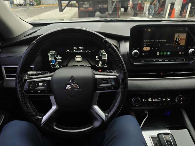  MITSUBISHI OUTLANDER SEL 2022 4x4 (S-AWD)  ¡Impecable SUV familiar de 3 filas  - Imagen 17