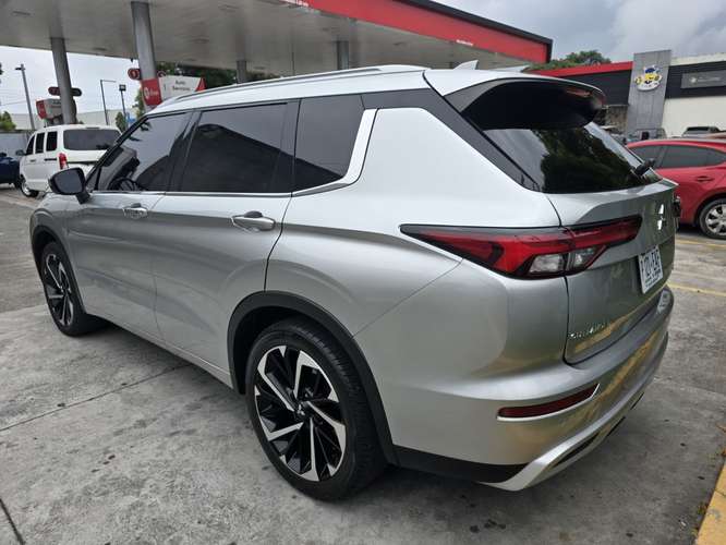  MITSUBISHI OUTLANDER SEL 2022 4x4 (S-AWD)  ¡Impecable SUV familiar de 3 filas  - Imagen 8