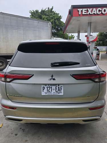  MITSUBISHI OUTLANDER SEL 2022 4x4 (S-AWD)  ¡Impecable SUV familiar de 3 filas  - Imagen 12