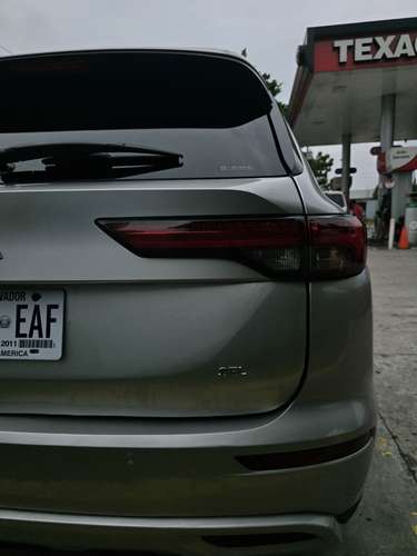 MITSUBISHI OUTLANDER SEL 2022 4x4 (S-AWD)  ¡Impecable SUV familiar de 3 filas  - Imagen 18