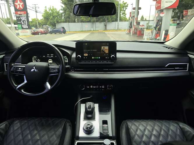  MITSUBISHI OUTLANDER SEL 2022 4x4 (S-AWD)  ¡Impecable SUV familiar de 3 filas  - Imagen 4