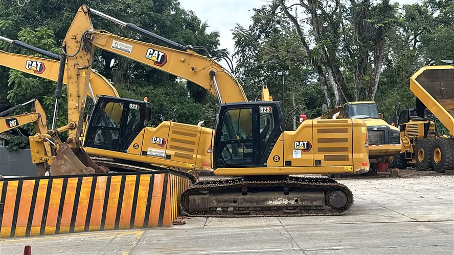 Venta excavadora 323 Caterpillar año 2026. Ultima Generacion