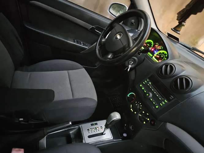 $2850 neg. CHEVROLET AVEO 5  2009 Automático  - Imagen 4