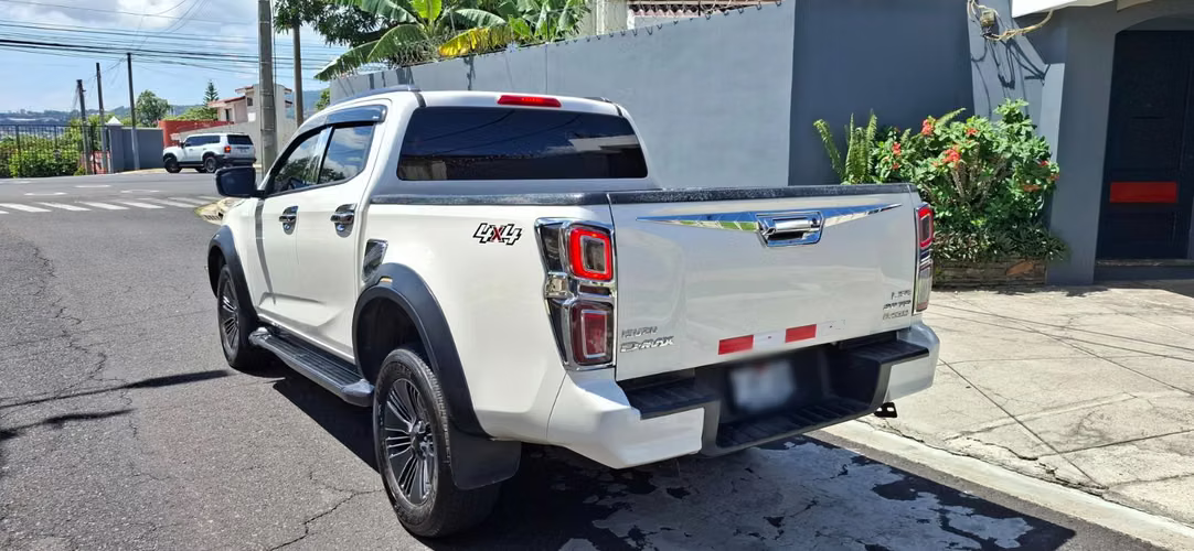ISUZU DMAX HIGHLANDER AUTOMÁTICO 3.0 IMPECABLE  - Imagen 4