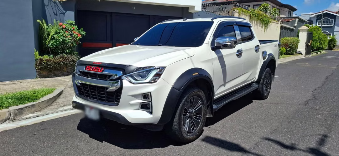 ISUZU DMAX HIGHLANDER AUTOMÁTICO 3.0 IMPECABLE  - Imagen 3