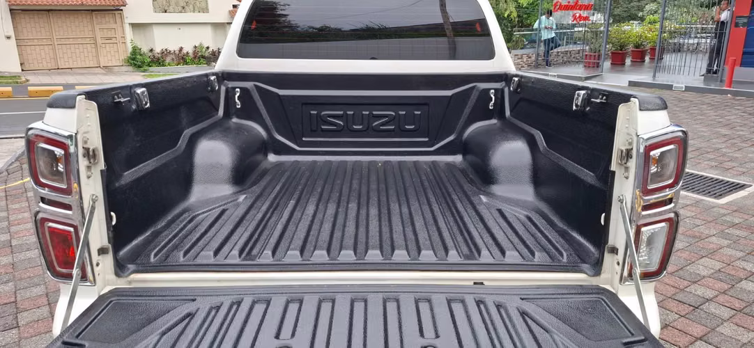 ISUZU DMAX HIGHLANDER AUTOMÁTICO 3.0 IMPECABLE  - Imagen 8
