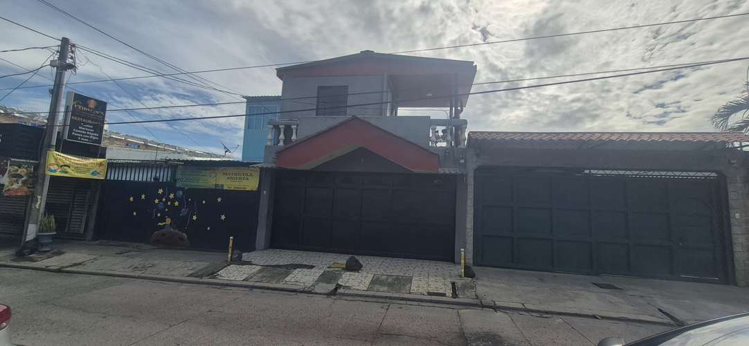Venta de casa en Ciudad Versalles, sobre entrada principal - Imagen 2