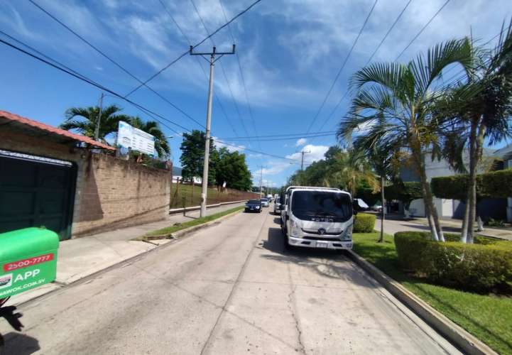 Venta de casa en Ciudad Versalles, sobre entrada principal - Imagen 6
