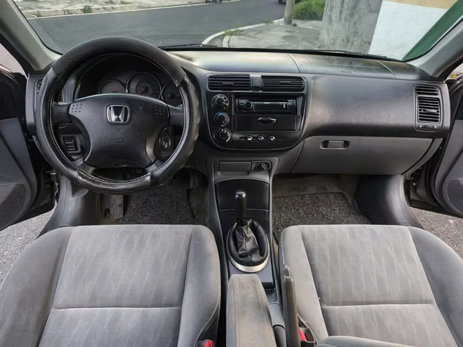 HONDA CIVIC 2004  Standard  4 puertas  Traspaso Directo  Vidrios y Espejos Eléctricos Motor, Caja y Suspensión buenas   - Imagen 4