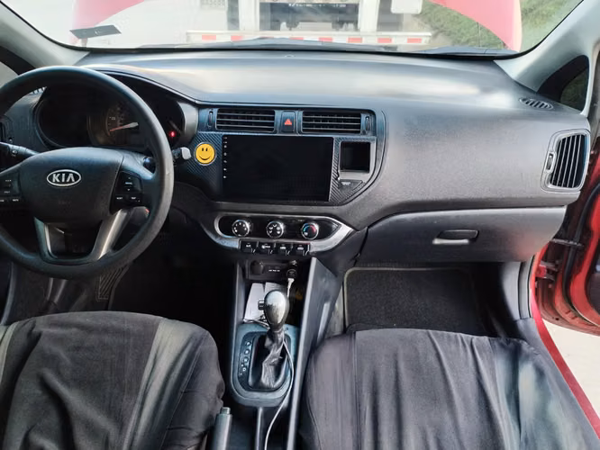 KIA RÍO 2013  Automático  4 puertas  Traspaso Directo  117 Mil Millas  Caja ATF  Aire Acondicionado Motor 1.6  - Imagen 12