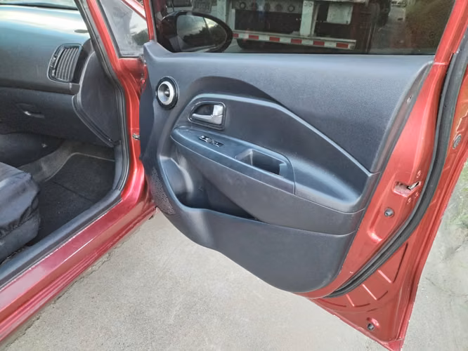 KIA RÍO 2013  Automático  4 puertas  Traspaso Directo  117 Mil Millas  Caja ATF  Aire Acondicionado Motor 1.6  - Imagen 15
