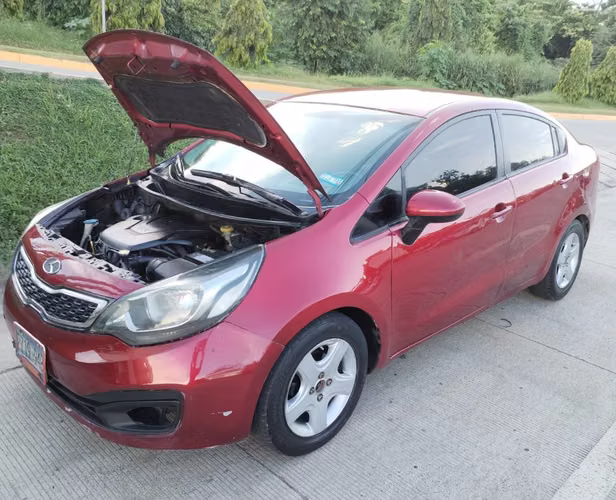 KIA RÍO 2013  Automático  4 puertas  Traspaso Directo  117 Mil Millas  Caja ATF  Aire Acondicionado Motor 1.6  - Imagen 11