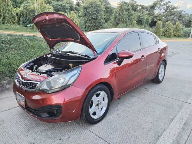 KIA RÍO 2013  Automático  4 puertas  Traspaso Directo  117 Mil Millas  Caja ATF  Aire Acondicionado Motor 1.6  - Imagen 7