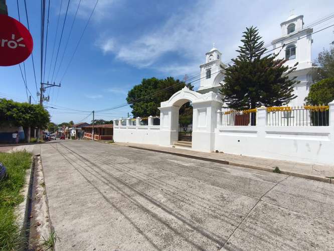 VENTA DE CASA GRANDE EN COATEPEQUE CENTRO  - Imagen 10