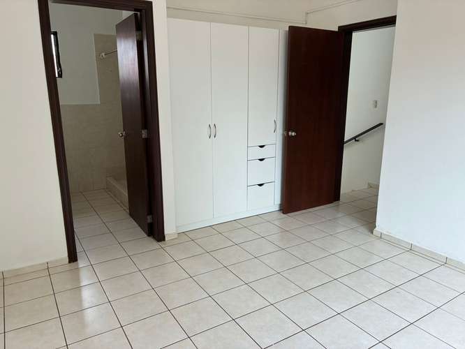 Casa de 2 niveles en Residencial Miramar: 4 dormitorios, 3.5 baños y seguridad 24 horas - Imagen 15