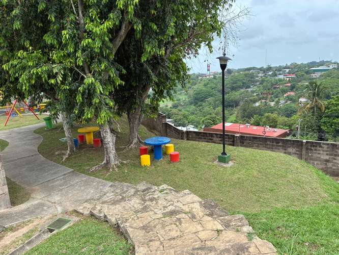 Casa de 2 niveles en Residencial Miramar: 4 dormitorios, 3.5 baños y seguridad 24 horas - Imagen 17