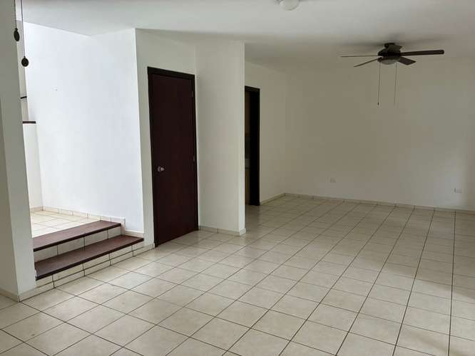 Casa de 2 niveles en Residencial Miramar: 4 dormitorios, 3.5 baños y seguridad 24 horas - Imagen 14