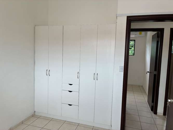 Casa de 2 niveles en Residencial Miramar: 4 dormitorios, 3.5 baños y seguridad 24 horas - Imagen 4
