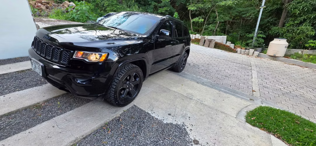 Vendo Grand Cherokee 2020 - Imagen 3