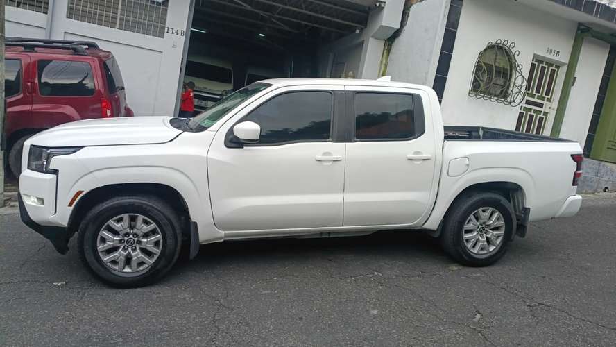 NISSAN FRONTIER SV 2022 - Imagen 2