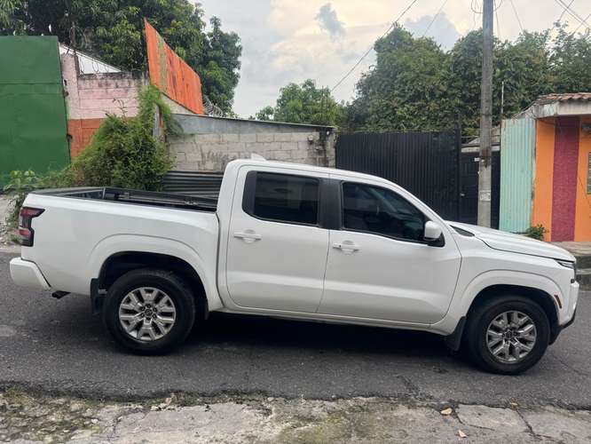 NISSAN FRONTIER SV 2022 - Imagen 3