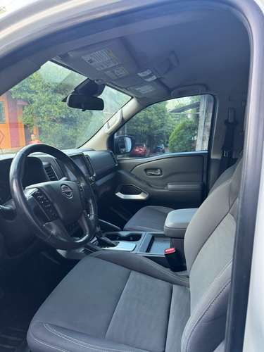 NISSAN FRONTIER SV 2022 - Imagen 11