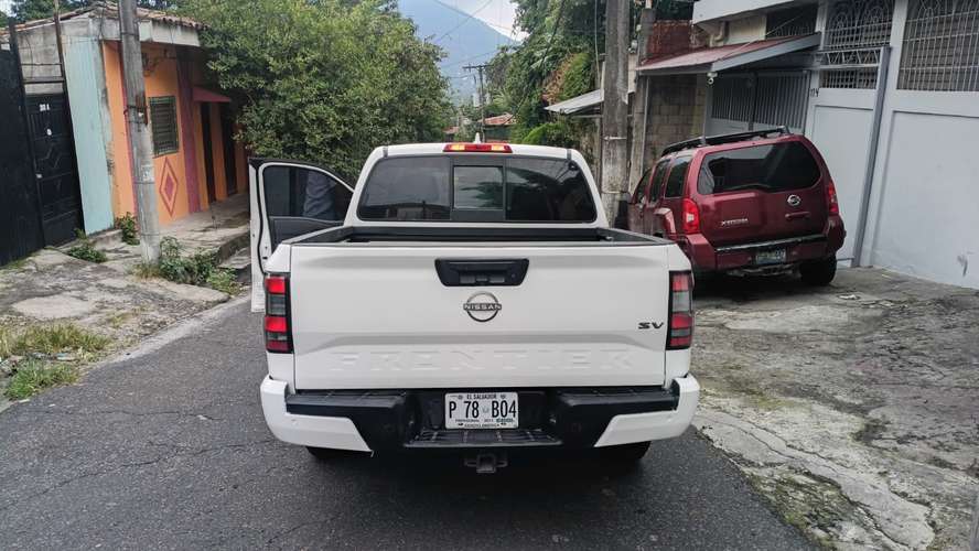 NISSAN FRONTIER SV 2022 - Imagen 5