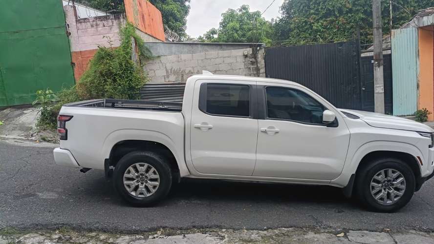 NISSAN FRONTIER SV 2022 - Imagen 7
