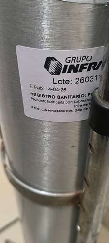 Dos tanques de oxigeno, dos carretillas, 1 Regulador, 1 recipiente para el agua destilada