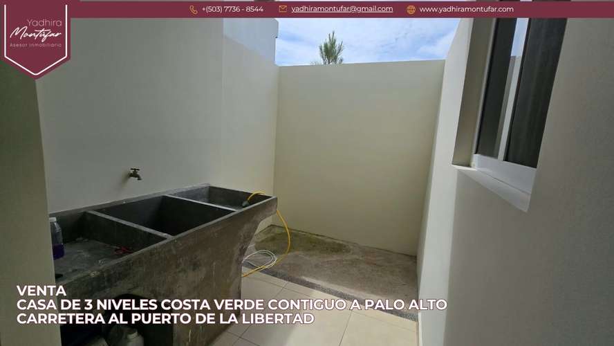 Casa de 3 niveles Costa Verde Carretera al Puerto de La Libertad en Venta