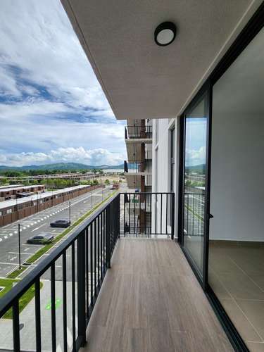 Se Alquila Apartamento Nuevo en Alturas del Valle 