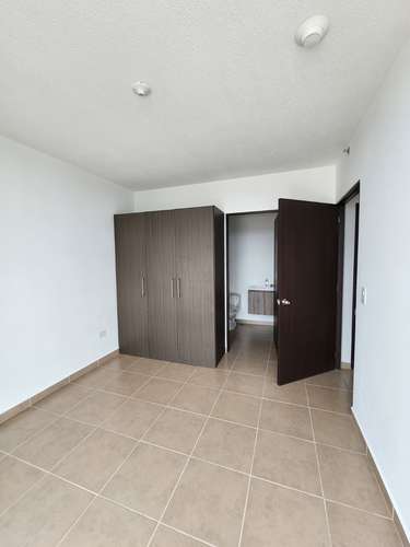 Se Alquila Apartamento Nuevo en Alturas del Valle 