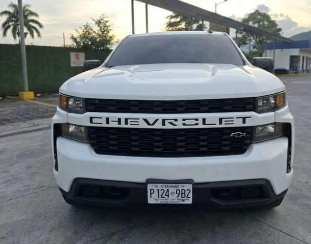 Vendo chevrolet silverado 2021 automatico motor 2.7 4cc turbo a toda prueba acepto carro a cuenta
