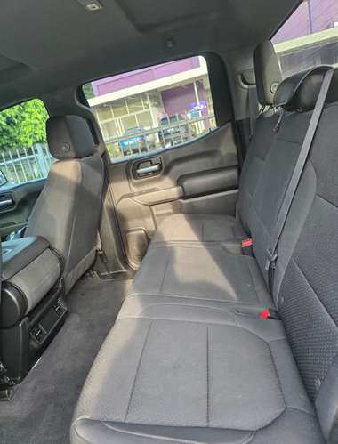 Vendo chevrolet silverado 2021 automatico motor 2.7 4cc turbo a toda prueba acepto carro a cuenta