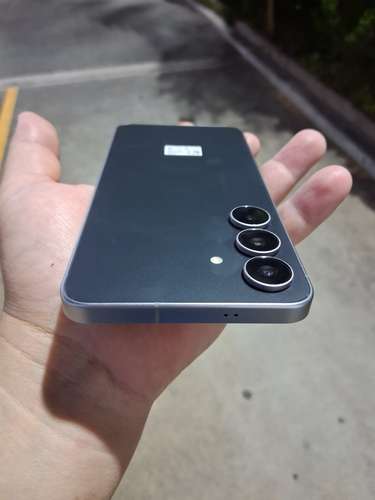 SAMSUNG S25 FE 5G 128GB/8GB DE RAM liberado a toda prueba 