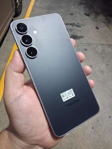 SAMSUNG S25 FE 5G 128GB/8GB DE RAM liberado a toda prueba 