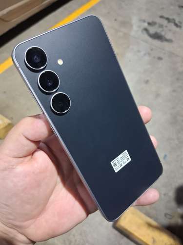 SAMSUNG S25 FE 5G 128GB/8GB DE RAM liberado a toda prueba 
