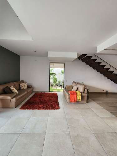 Se Vende Casa en Residencial Altema, Nuevo Cuscatlán 